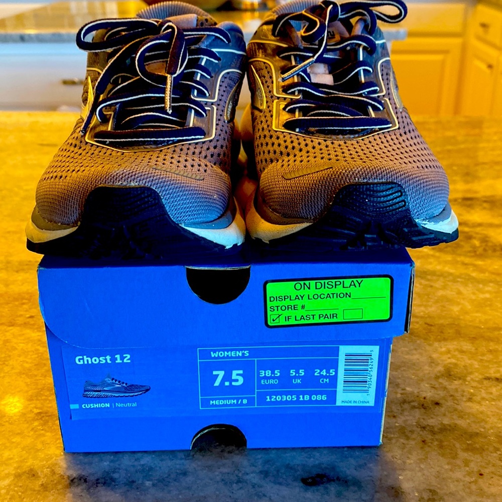Brooks Running Shoes size 7.5 m